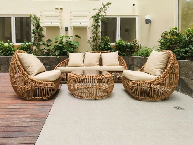 PE Rattan vs Natural Wicker: Which One Actually Survives 10+ Years Outdoors?
